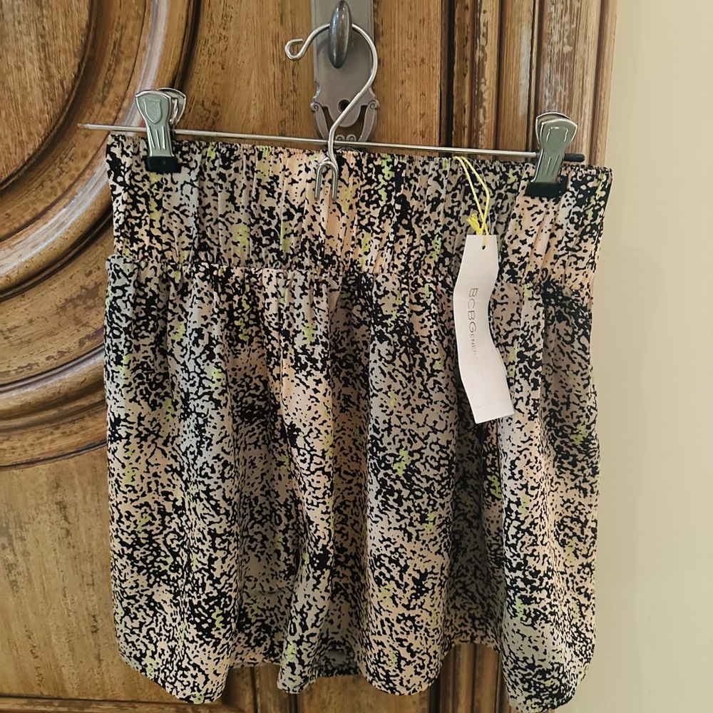 BCBGeneration Black and Beige Textured shorts